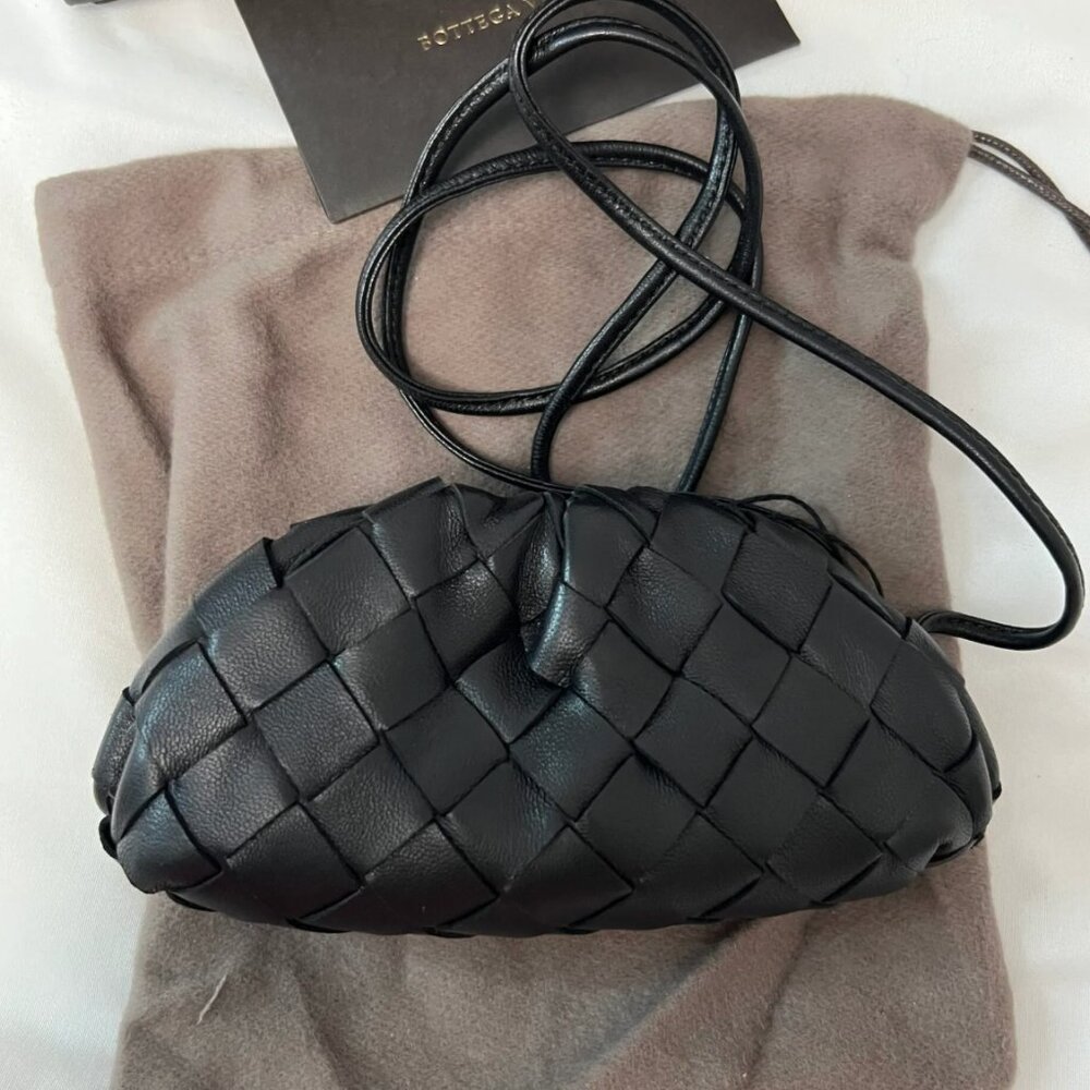 Bottega Veneta Black Intrecciato Crossbody Pouch - Picture 2 of 10